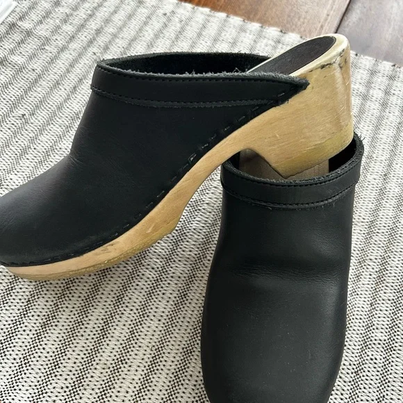 No.6 Old School Clogs - Picture 4 of 5